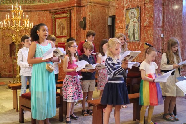 Kinderkoor De Stadhoudertjes in actie
